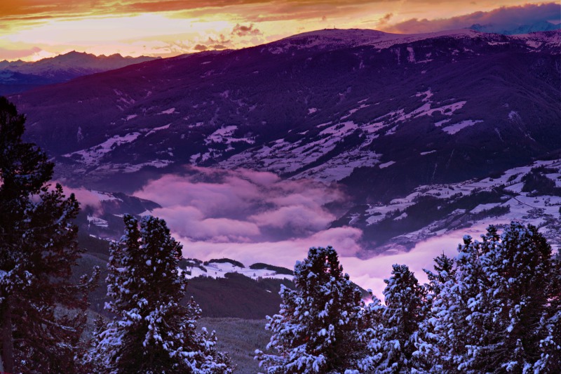 Sonnenuntergang überm Tal in Südtirol